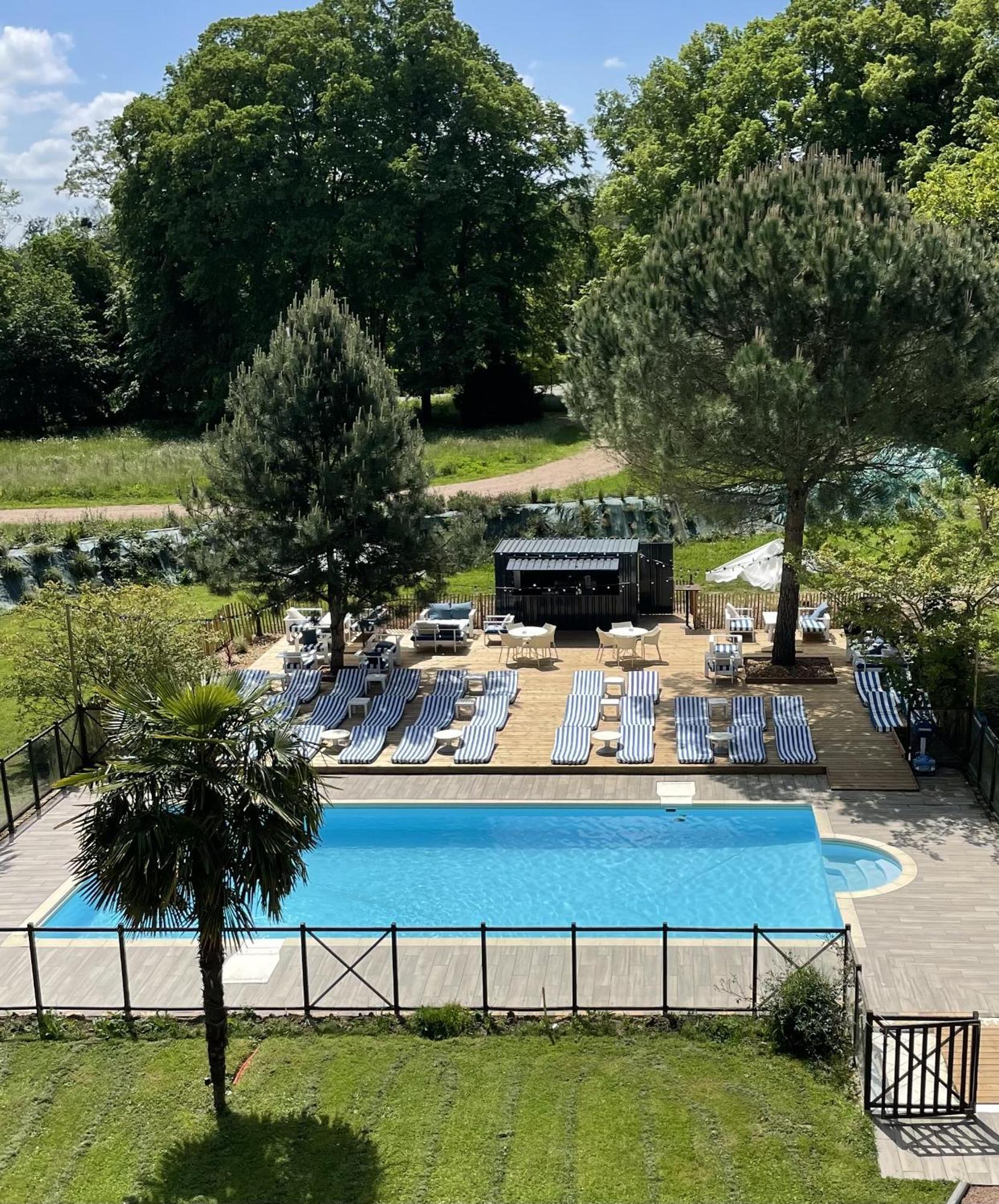 Logis Hotels Chateau De La Barge Chaintre Exterior photo